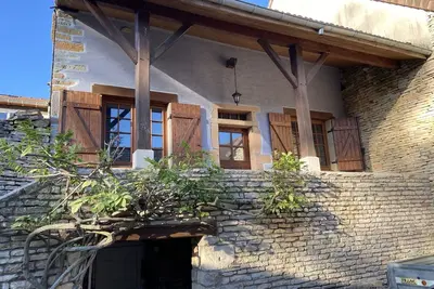 Image de Small Burgundy stone house, private courtyard, close fromCluny, Taizé, Cormatin.