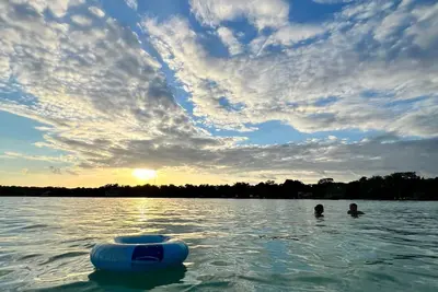 Image de Stunning Villa Santuario Lake Front Oasis