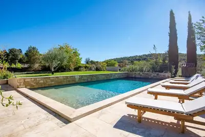 Image de Villa 4 chambres, 5-10 minutes à pied de Lourmarin, piscine, vue sur la campagne