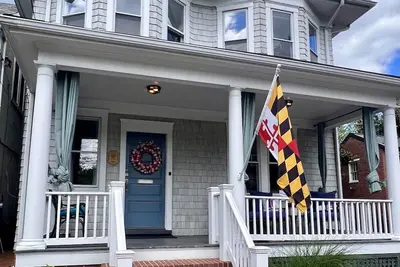 Image de Stunning, Large Historic Annapolis Home, Steps to Downtown, Private Driveway!