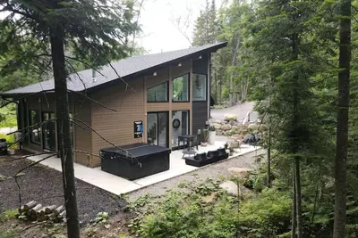 Image de Chalet Taiga with a Hot Tub in Tremblant Nord