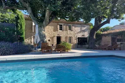 Image de Mas provençal au charme de la pierre-climatisé 6ps