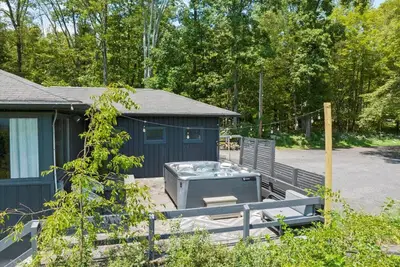 Image de Zen Mountain View Retreat with Hot Tub