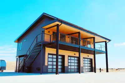 Image de Wake up at the track for your next driving event!