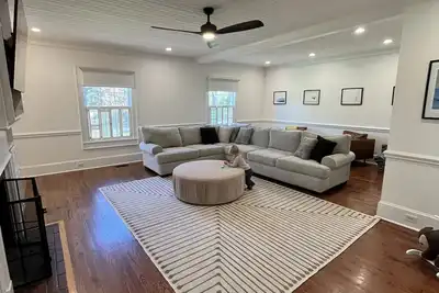 Image de 6 minute drive to fairgrounds, 6 minute walk to downtown