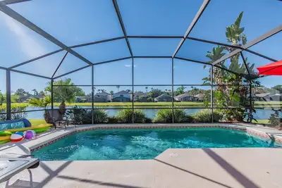 Image de New Listing ☆4bd ☆Lake View ☆ Pvt Pool ☆ King Bed