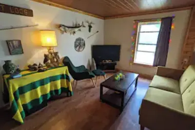 Image de Convenient, cozy, and colorful 2 Bed/1 Bath Home