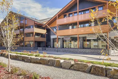 Image de Two-Bedroom Loft-Style Condo at 212b Tamarack Lofts