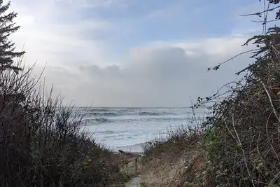 Image de Home w/ Beach Access & King Bed