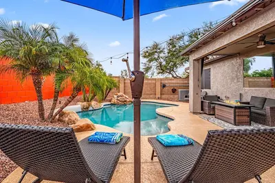 Image de Beautifully furnished Mesa home w/ private backyard & heated pool. Come & relax!