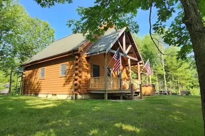 Image de Cozy Cabin in the Woods with Beautiful Pond Views