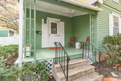 Image de Gingerbread Cottage near Ku Campus with Parking