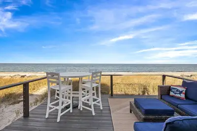 Image de Beachfront Bliss: Modern Plymouth Home w/ Direct Beach Access and deck in front of ocean!