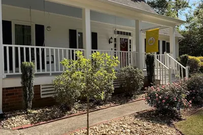 Image de Charming Cape Cod Style Home-Masters Rental