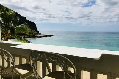Image de 🌊 Beachfront Makaha Condo, Breathtaking Ocean Views, Summer Specials! ☀️