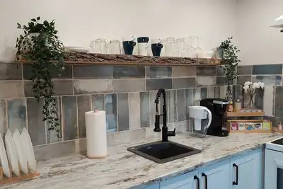 Image de Cozy basement suite near the mountains