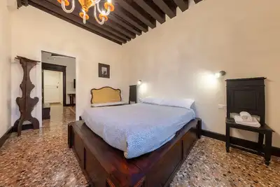 Image de Venice with enchanting canal view - 5 minutes walk from the station