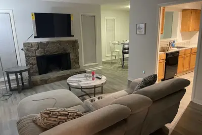 Image de Nice peaceful Condo with New furnitue and fire place