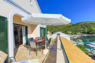 Image de Alexandra Bay Front: Sea Views, WiFi, A/C, Sleeps 6