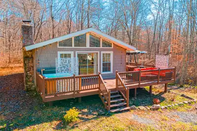 Image de Poconos Chalet - Skiing! Waterparks! 5 min from Lake!