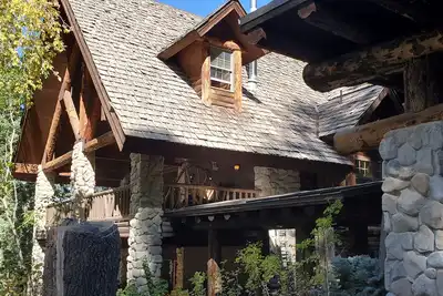 Image de Majestic Mountain Cabin Retreat. Ski in ski out. Sleeps 14