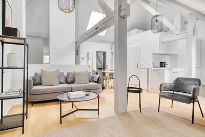 Image de Chic Vorstädte 2. 5 Room w/ W/D & Storage, 2 min to Market, by Blueground