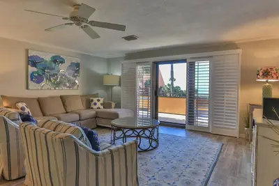 Image de Aegean 210 – Spacious Gulf-View Condo with Private Beach Access
