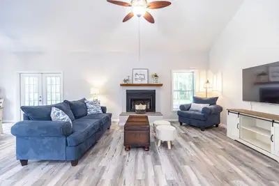 Image de Modern Farmhouse 4br w/ Fenced Huge Yard/Family and Dog Friendly/15 min to Beach