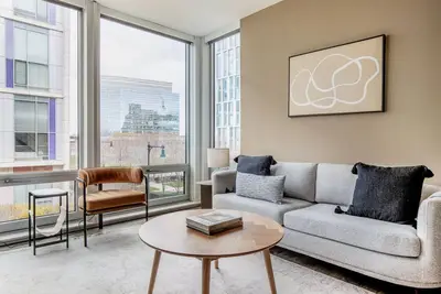 Image de Bright East Cambridge 1br w/ Gym & W/D, nr Lechmere T, by Blueground