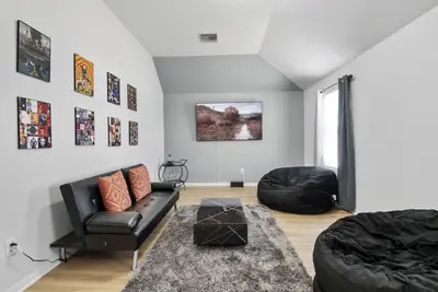 Image de The Houcation Villa 4br+Patio+ Fast wi-fi+ Pool + mini grill