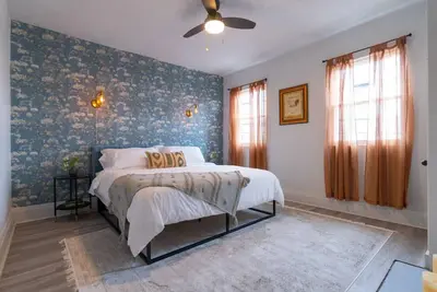 Image de 307 37th St · Lawrenceville Row House - Walk to Everything!