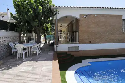 Image de Maison avec Piscine Privée, Bbq et Terrasse, à 900m de la Plage à Torredembarra
