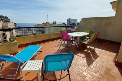 Image de Magnifique attique meublé avec terrasse à 2 pas de la plage - Animaux acceptés