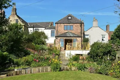 Image de The Burgage House, pet friendly, with a garden in Warkworth
