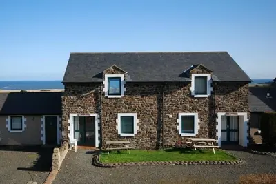 Image de Fidra, pet friendly, with a garden in Embleton