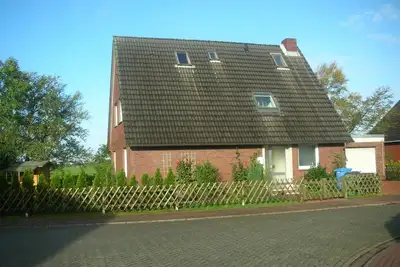 Image de Beautiful fine apartment with garden, meadow, view of water and land