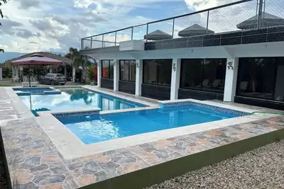 Private vacation home with mountain views -Pool-Bbq
