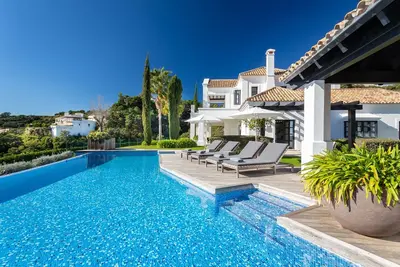 Image de 5 Bed Luxury with incredible views, gym, spa, cinema and 2 pools!