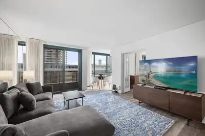 Image de Panoramic Cityscape Condo at the Waikiki Landmark w/Great Building Amenities
