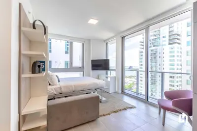 Image de Downtown Condo with City Views, Pool, Near Bayside