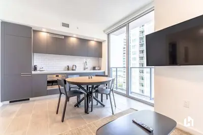 Image de Stellar City Views, Gym, Poolside Retreat Downtown