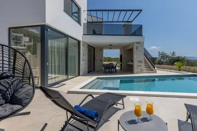 Image de Luxury Villa RoMa 1 with heated saltwater pool suitable for children, with parking, high speed Internet, Bbq