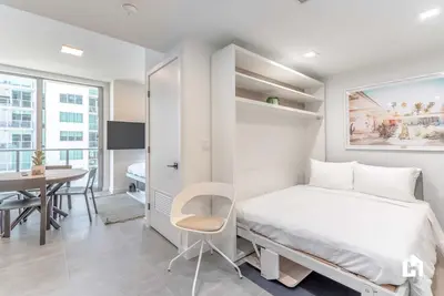 Image de Stellar City Views, Gym, Poolside Retreat Downtown