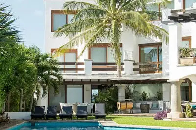 Image de Beautiful Beachfront house exclusive for family trips