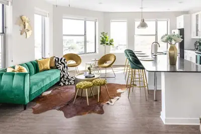 GoodLUXCharm Luxury 2b2b In Deep Ellum Rftp Pool