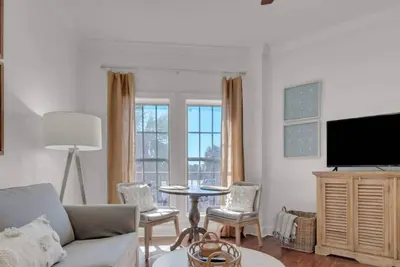 Image de Over sized Studio @ The Village of South Walton! ~ 2 Pools~ Walk to Rosemary!