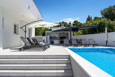 Image de Maison de vacances Brodarica pour 1 - 12 personnes avec 6 chambres à coucher - Maison de vacances