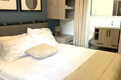 Image de Evergreen 201 elegant 2 bed apt.