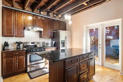 Uptown Stay *Near Ppg Paints*