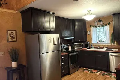 Image de Cedar House • King Suite • Soaking Tub • WiFi • A/C